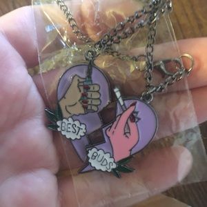 Best buds necklace